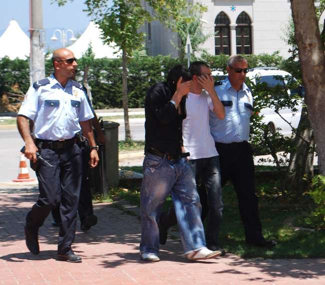Sahte Polisler Yakayı Ele Verdi