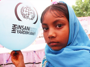 İHH’den İftar ve Yetim Giydirme Programı