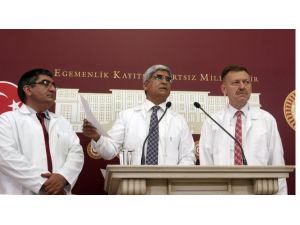 Chpnin Doktor Vekillerinden Beyaz Önlüklü Basın Toplantısı