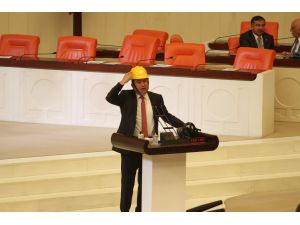 Chp’li Vekil Kürsüye Gezi Eylemlerinde Taktığı Kask Ve Gaz Maskesi İle Çıktı