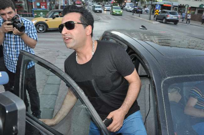 Ünlü Sanatçı Serbest Kaldı