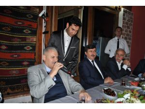 Bakan Yıldırım, “uzun İnce Bir Yoldayım”ı Söyledi