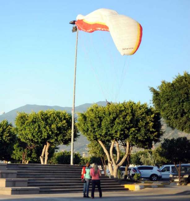 Yamaç Paraşütçüleri Ölümden Döndü