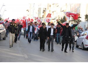 Bahçeli’nin Mitingi Sonrası Ülkücülerden Yürüyüş