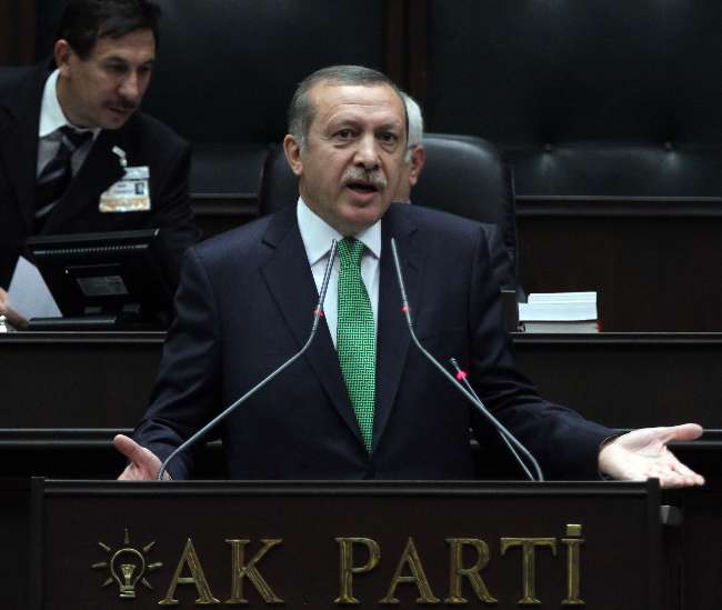 CHP’ye Diktatör Göndermesi