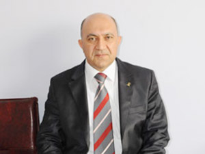 Uçakta Fenalaşan Genç Kıza Milletvekili Müdahale Etti