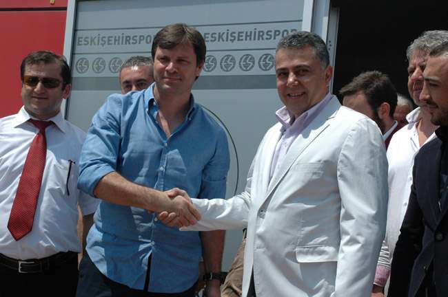 Taraftarın Önünde İmza Atacak