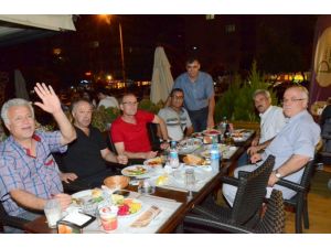 Eski Milli Hentbolcudan Hentbol Ailesine Yemek