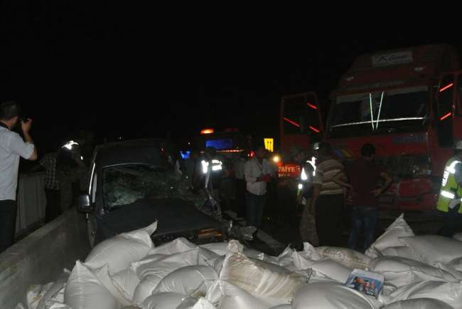 3 Araç Birbirine Girdi: 7 Yaralı