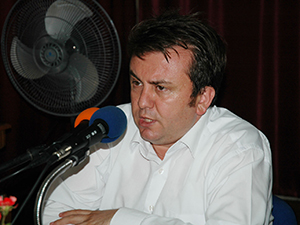 Fatih Erkoç: “Diklenmeden Dik Duruyoruz”