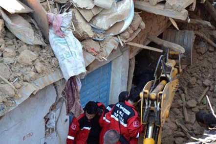 Kerpiç Ev Bir Anda Çöktü