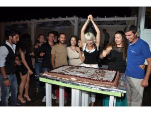 Foça Mambo Beach Club’da 4. Yıl Coşkusu