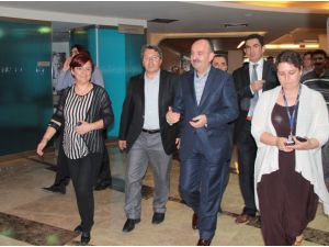 Bakan Müezzinoğlu Beyin Kanaması Geçiren Özcan Akanı Ziyaret Etti