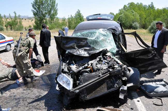 Feci Kaza: 1 Ölü,4 Yaralı