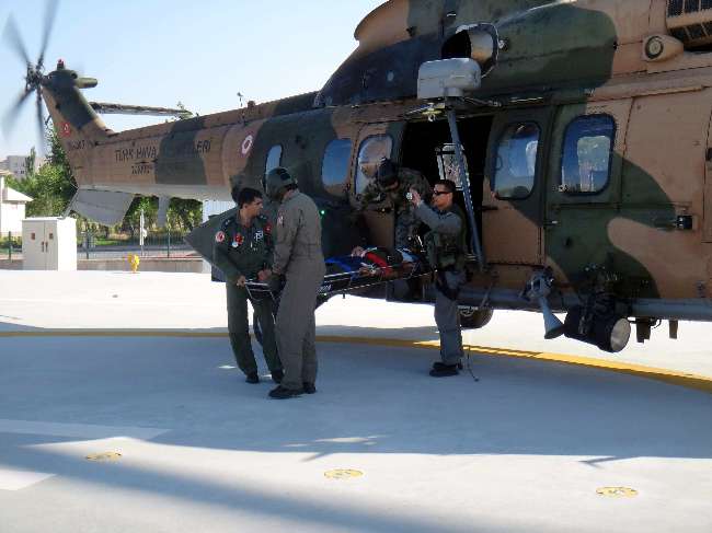 Yaralı Dağcı Savaş Helikopteriyle Kurtarıldı