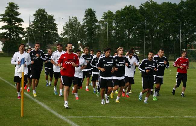 Beşiktaş, İlk Antrenmanını Yaptı