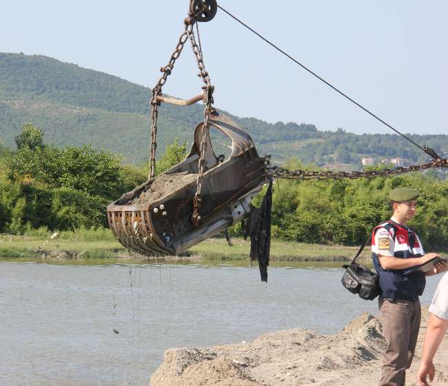 Filyos Çayı’ndan Ayak Parçaları Çıktı