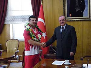 Şampiyon Memleketine Döndü