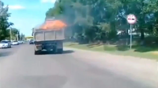 Cayır Cayır Yanan Kamyonu Böyle Sürdü