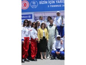 Milletvekillleri Engelliler İçin ‘slalom’ Yaptı