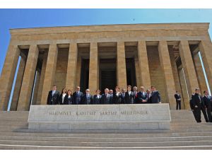 Tbmm Başkanı Çiçek Ve Yeni Başkanlık Divanı Üyeleri Anıtkabirde