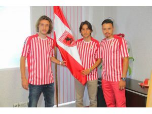 Musa, Taha Ve Solaker İmzaladı