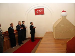 Bakan Yılmaz, Emir Karatekin Türbesi’ni Ziyaret Etti