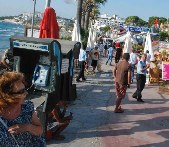 Dünyaca Ünlü Plajda Savaş Alanına Döndü