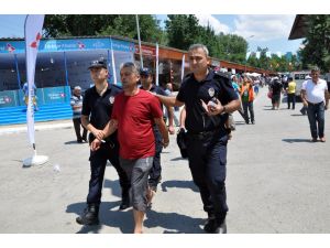 Er Meydanına Girdi Hakeme Saldırı