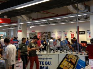 Bimeks’te Doğum Günü İndirimi İzdihamı