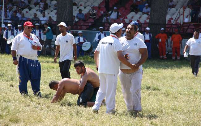 Kırkpınar güreşleri kıran kırana geçiyor