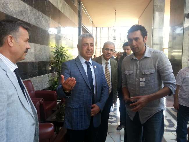 Yüzünden darbe alan vekil Meclis’te