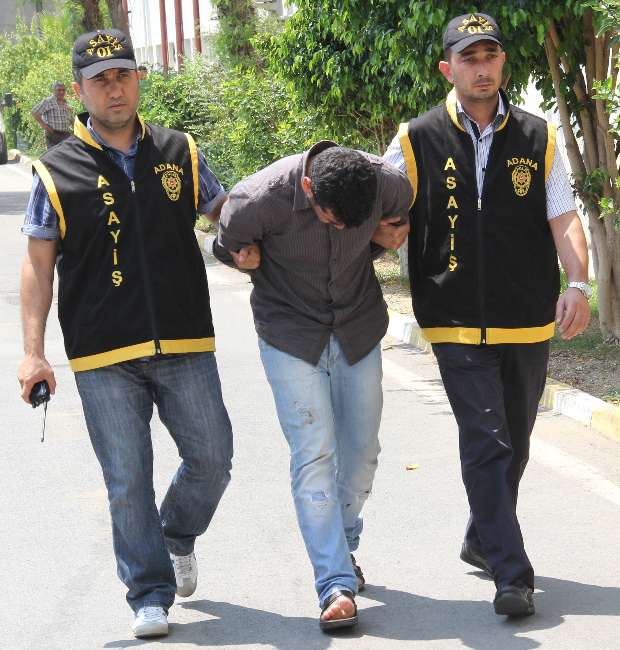 Taksiciyi Bıçak Zoruyla Gasp Etti