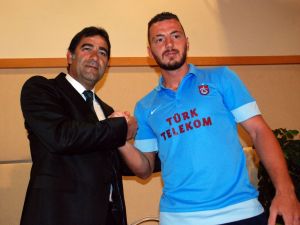 Trabzonspor, Aykut Demir İle 5 Yıllık Sözleşme İmzaladı