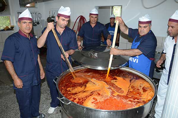 Elbistan Aşevinde Kazanlar Kaynadı
