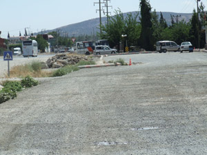 Okul yolu asfalt olmayı bekliyor