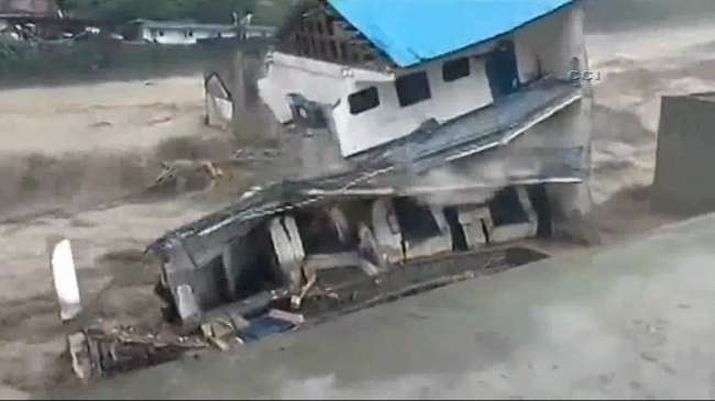 Sel Binayı Böyle Yıktı !