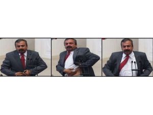 Meclis Kürsünde Gömleğini Çıkardı