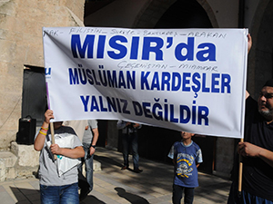 Ölen Mısırlılar İçin Gıyabi Cenaze Namazı  