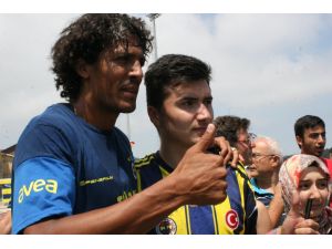 Alves Ve Kuyta Taraftarlardan Büyük İlgi