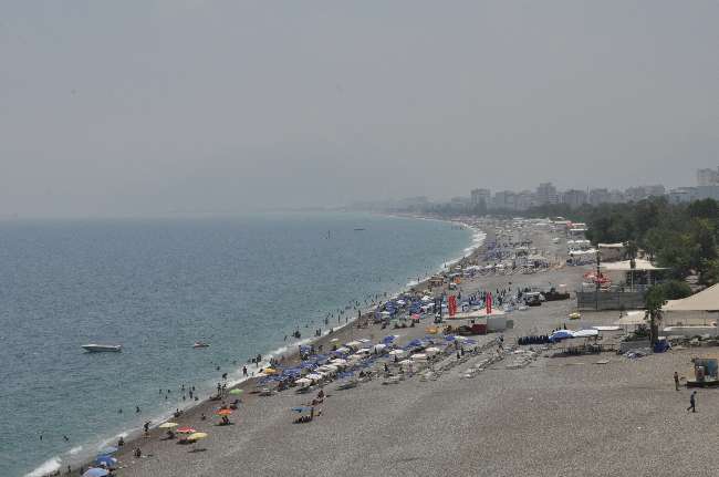 Sahiller Turistlere Kaldı