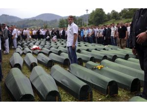Srebrenitsa Kurbanları Gözyaşları Ve Dualarla Defnedildi