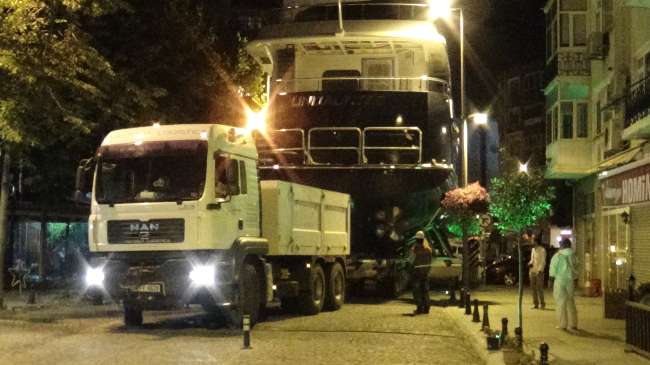 E-5’ten Gemi Geçti