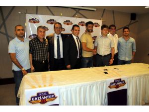 Royal Halı Gaziantep Basketbol Takımı Serkan Erdoğanı Renklerine Bağladı