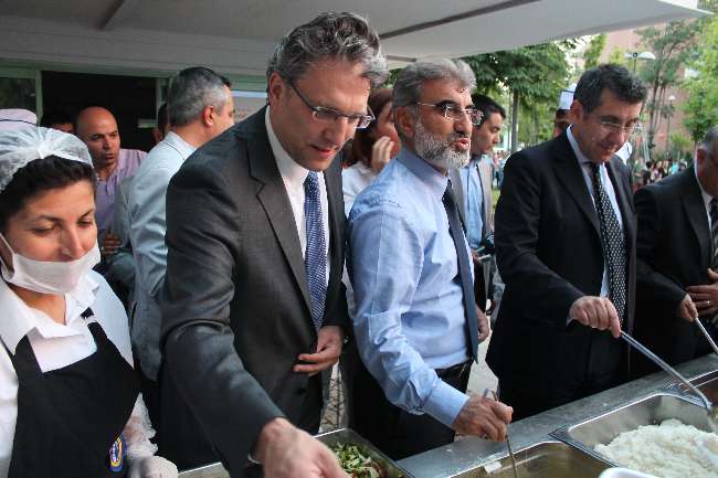 Bakan Çadırda İftar Açtı