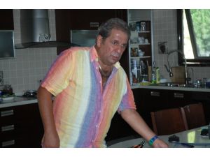 Erman Toroğlu Kenya Sopası İle Hırsız Bekliyor