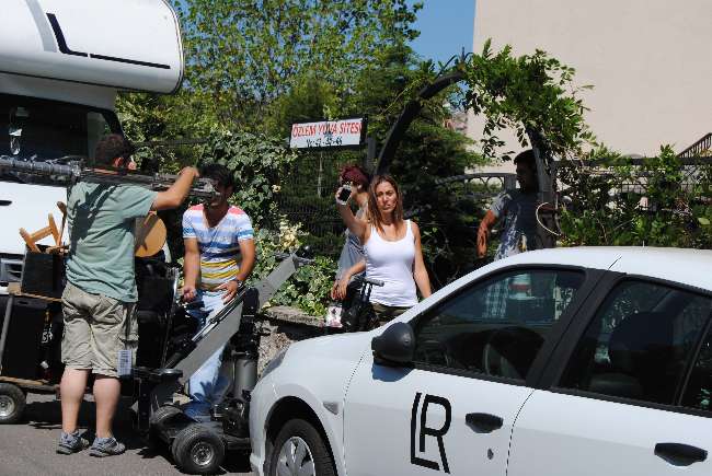 Azra Akın, Çilek Oldu