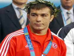 Eroğluna çifte görev