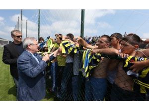 Aziz Yıldırım’a Sevgi Seli