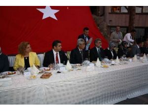 Şehit Aileleri Ve Gazilerle İftar Yaptı